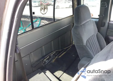 2000 Chevrolet S-10 Ls from USA, damaged, VIN 1GCCS19W1Y8258965